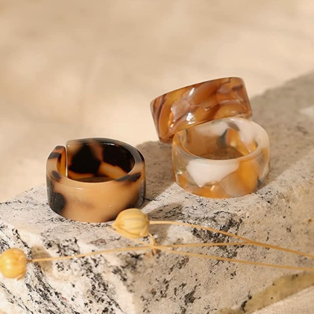 Assorted resin rings. 🤍🤎